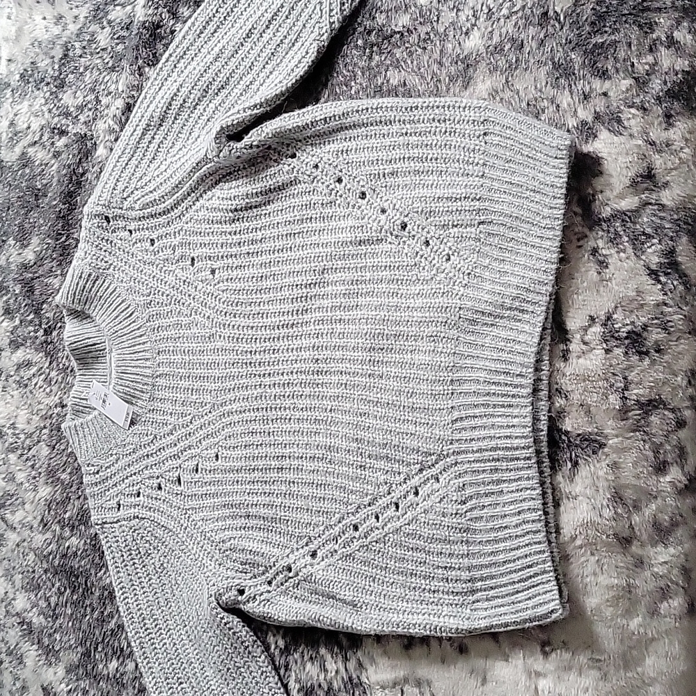 Gap sweater